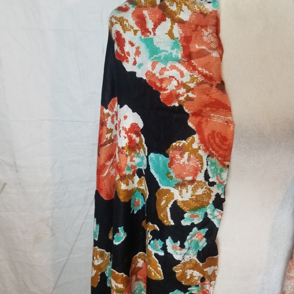 Floral Patterned Scarf - Picture 6 of 9